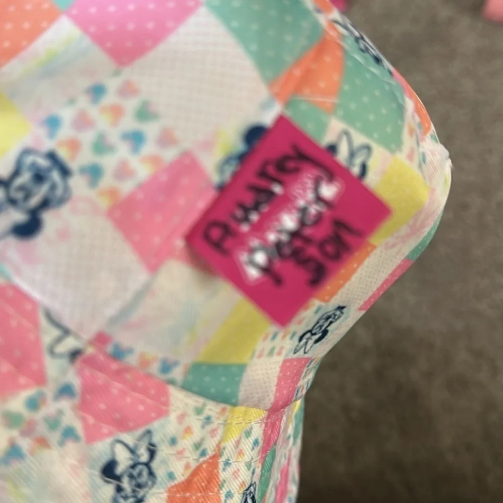 Disney hat and reversible Disney bucket hat. - Picture 13 of 13